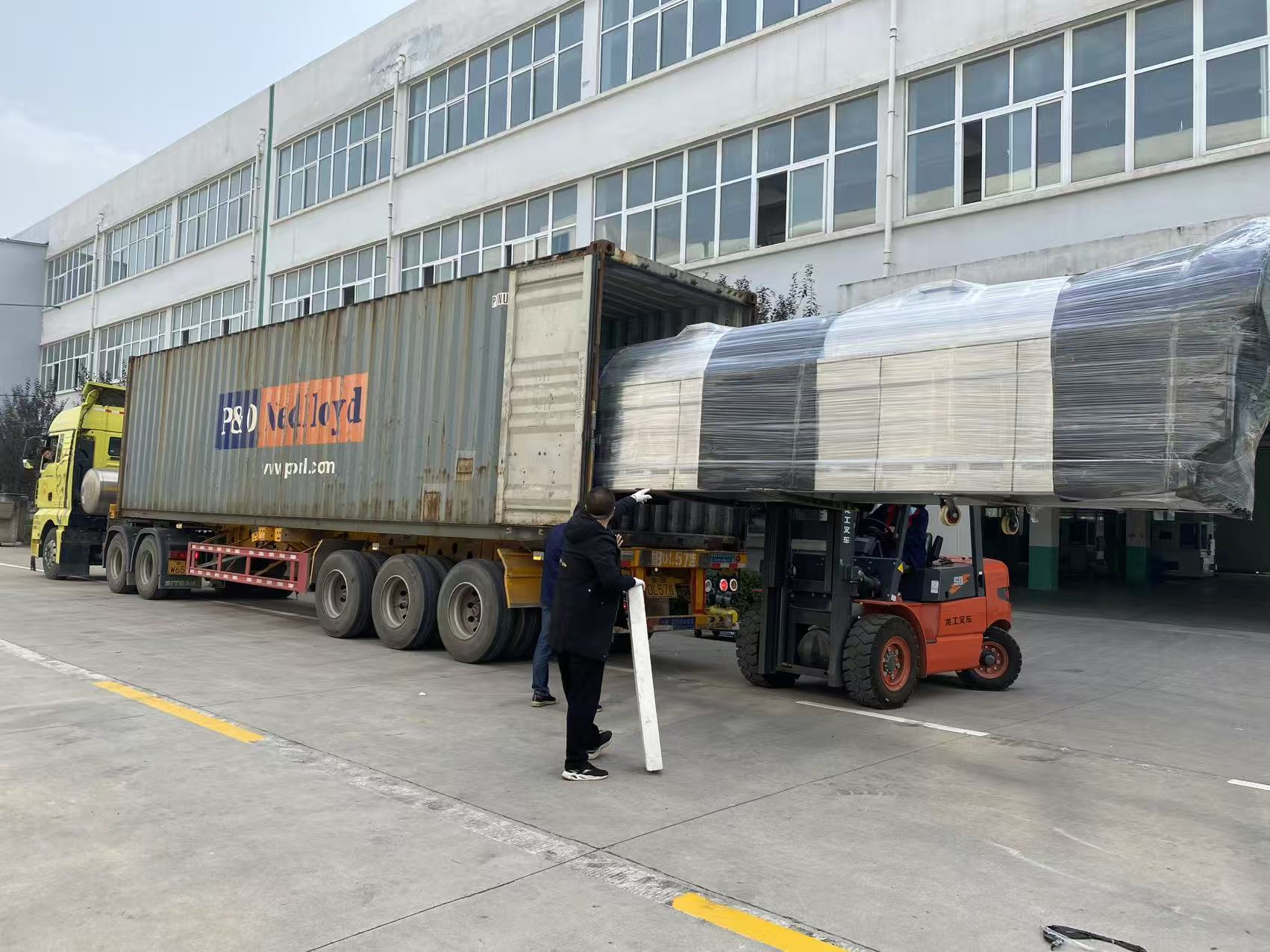 <b>Полностью автоматическая линия для обжарки, загружена и</b>